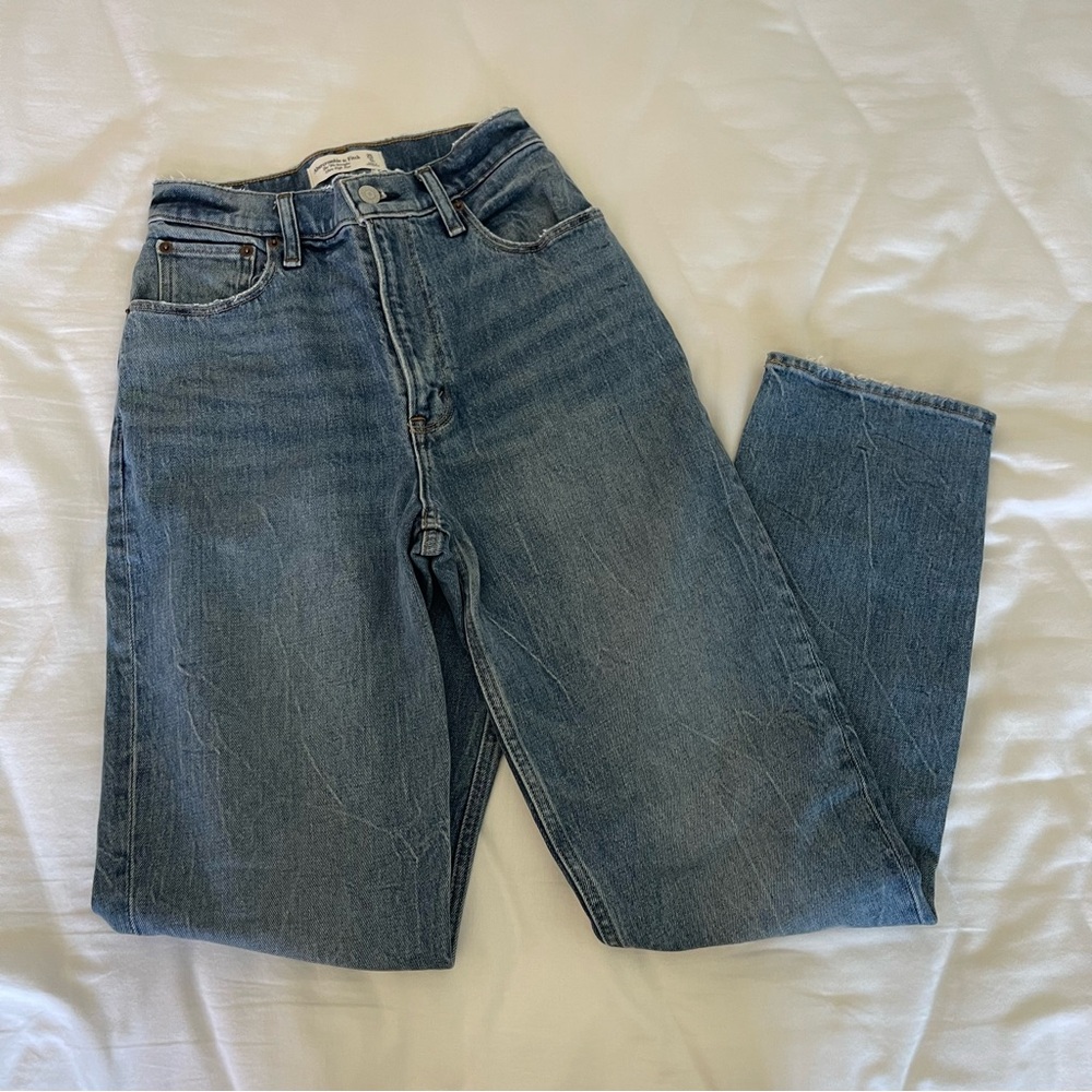 Abercrombie 90s Straight Ultra High Rise Curve Love